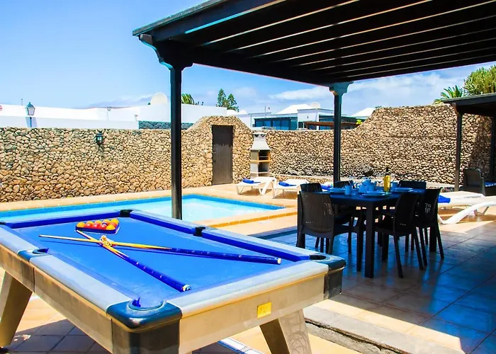 Villa Calamares With Heated Pool And Air Conditioning